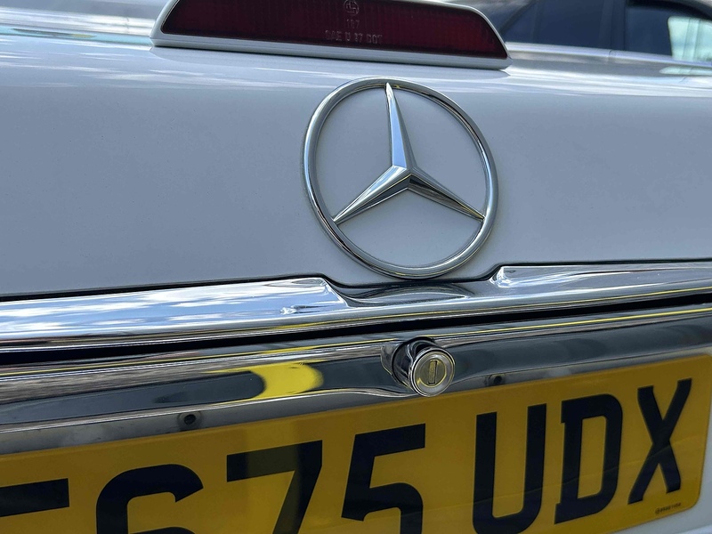 Mercedes-Benz SL 560 5.5 Convertible Petrol