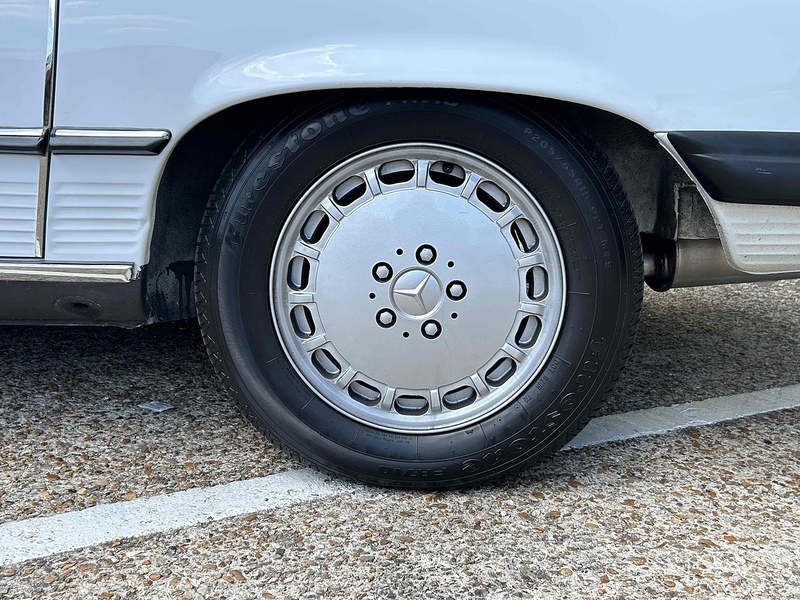 Mercedes-Benz SL 560 5.5 Convertible Petrol