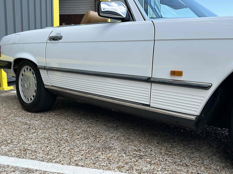 Mercedes-Benz SL 560 5.5 Convertible Petrol