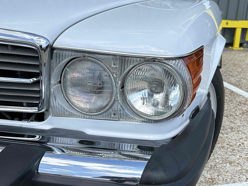 Mercedes-Benz SL 560 5.5 Convertible Petrol