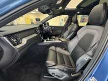 Volvo XC60 h T6 R-Design 