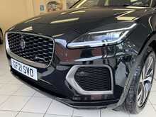 Jaguar E-PACE P300e R-Dynamic HSE 