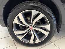 Jaguar E-PACE P300e R-Dynamic HSE 