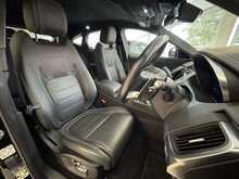 Jaguar E-PACE P300e R-Dynamic HSE 