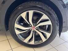 Jaguar E-PACE P300e R-Dynamic HSE 