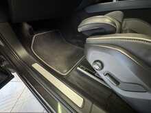 Volvo XC60 B5 MHEV R-Design 