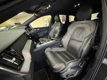 Volvo XC60 B5 MHEV R-Design 
