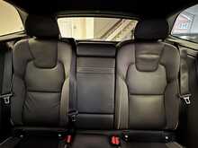 Volvo XC60 B5 MHEV R-Design 