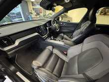 Volvo XC60 B5 MHEV R-Design 