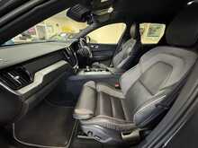 Volvo XC60 B5 MHEV R-Design 