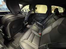 Volvo XC60 B5 MHEV R-Design 