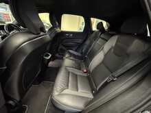 Volvo XC60 B5 MHEV R-Design 