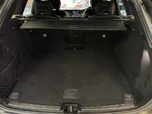 Volvo XC60 B5 MHEV R-Design 