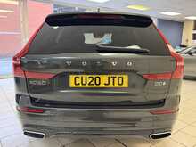 Volvo XC60 B5 MHEV R-Design 