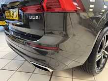 Volvo XC60 B5 MHEV R-Design 