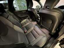 Volvo XC60 B5 MHEV R-Design 