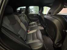 Volvo XC60 B5 MHEV R-Design 
