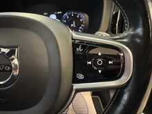 Volvo XC60 B5 MHEV R-Design 