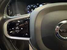 Volvo XC60 B5 MHEV R-Design 