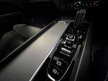 Volvo XC60 B5 MHEV R-Design 