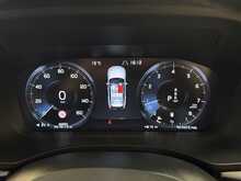 Volvo XC60 B5 MHEV R-Design 