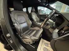 Volvo XC60 B5 MHEV R-Design 