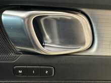 Volvo XC40 h T4 Plus 