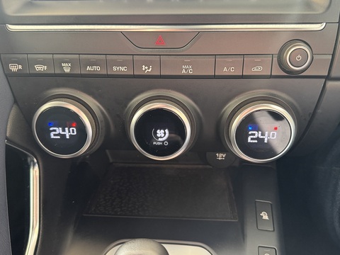 P250 R-Dynamic HSE SUV 2.0 Automatic Petrol