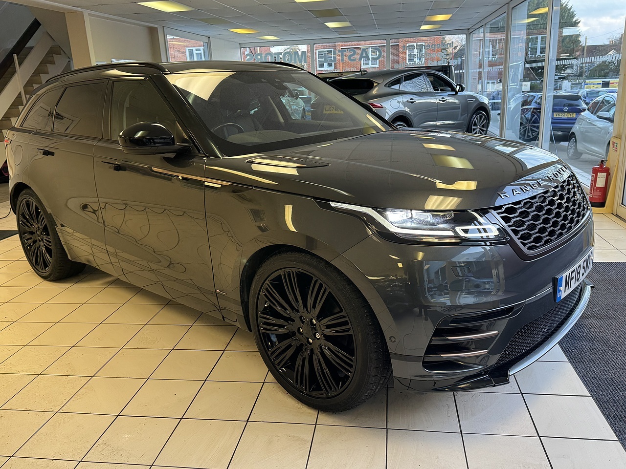 Land Rover 2.0 P300 R-Dynamic SE SUV 5dr Petrol Auto 4WD Euro 6 (s/s) (300 ps)