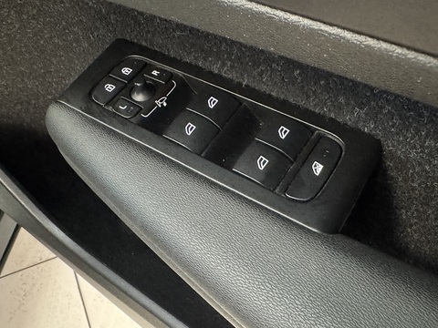 1.5 T3 R-Design SUV 5dr Petrol Auto Euro 6 (s/s) (163 ps)