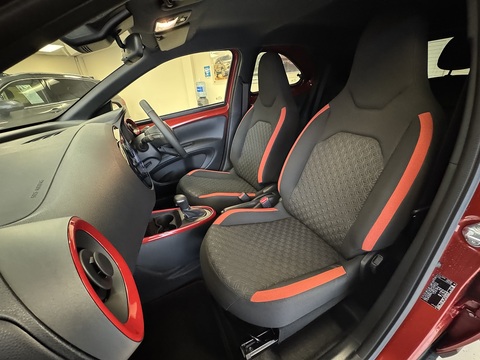 1.0 VVT-i Edge Hatchback 5dr Petrol x-shift Euro 6 (s/s) (72 ps)