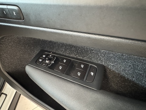 2.0 T5 R-Design Pro SUV 5dr Petrol Auto AWD Euro 6 (s/s) (247 ps)