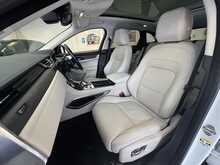 Jaguar F-PACE P400e SE 