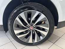 Jaguar F-PACE P400e SE 