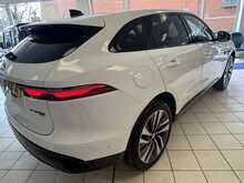 Jaguar F-PACE P400e SE 