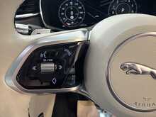 Jaguar F-PACE P400e SE 