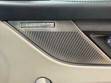 Jaguar F-PACE P400e SE 