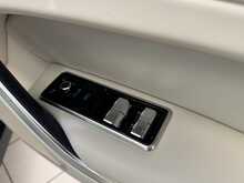 Jaguar F-PACE P400e SE 