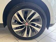 Jaguar F-PACE P400e SE 