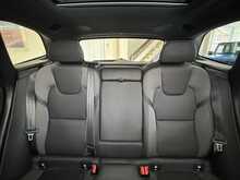 Volvo XC60 B5 MHEV R-Design Pro 