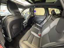 Volvo XC60 B5 MHEV R-Design Pro 