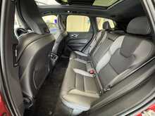 Volvo XC60 B5 MHEV R-Design Pro 