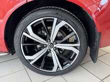 Volvo XC60 B5 MHEV R-Design Pro 