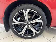 Volvo XC60 B5 MHEV R-Design Pro 