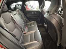 Volvo XC60 B5 MHEV R-Design Pro 