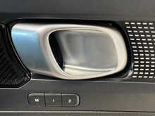 Volvo XC40 T4 R-Design Pro 