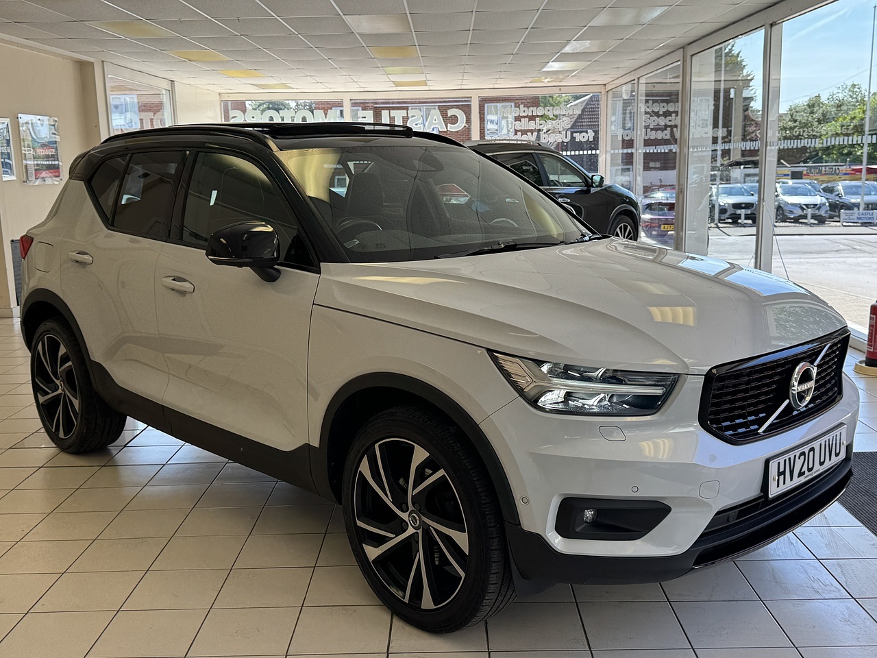 Volvo T4 R-Design Pro SUV 2.0 Automatic Petrol