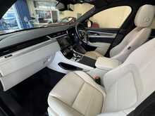 Jaguar F-PACE P250i R-Dynamic SE 