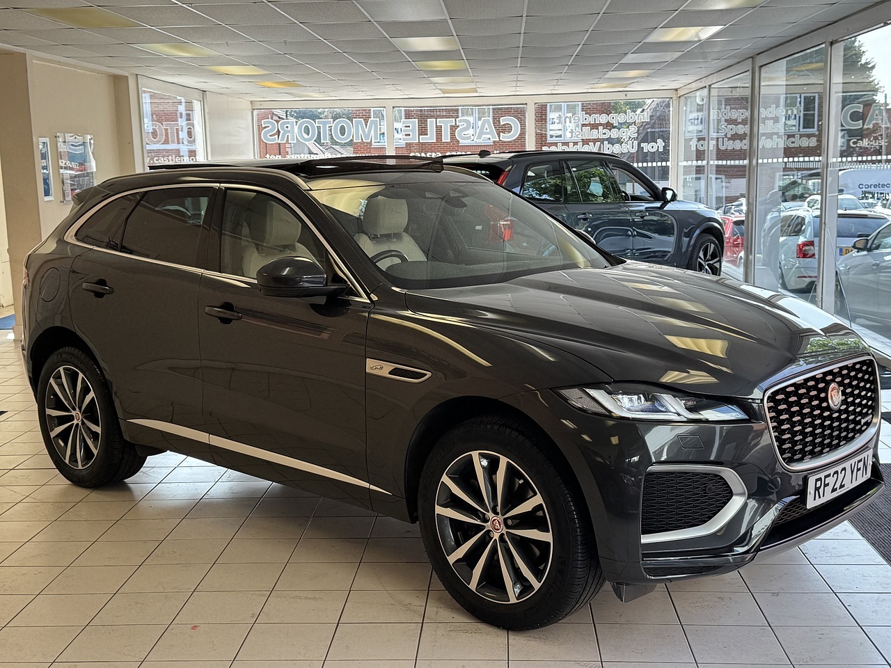 Jaguar 2.0 P250i R-Dynamic SE SUV 5dr Petrol Auto AWD Euro 6 (s/s) (250 ps)