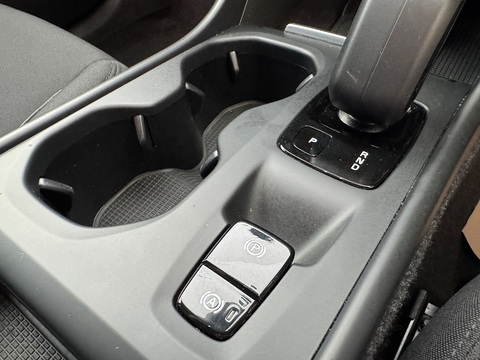 1.5h T4 Recharge 10.7kWh Core SUV 5dr Petrol Plug-in Hybrid Auto Euro 6 (s/s) (211 ps)